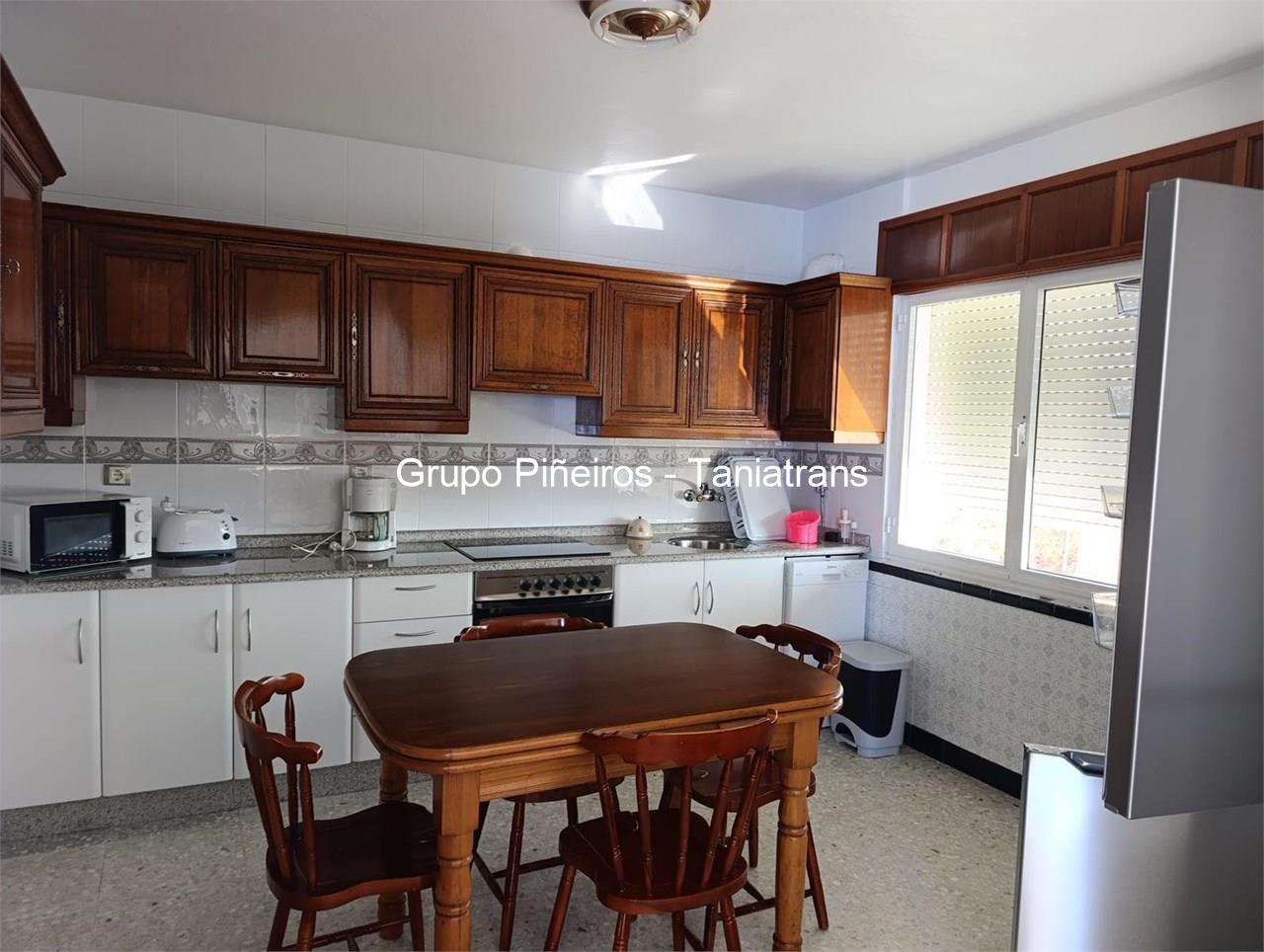 Foto 10 CASA AZUL CON HERMOSAS VISTAS EN LARIÑO - OPORTUNIDAD