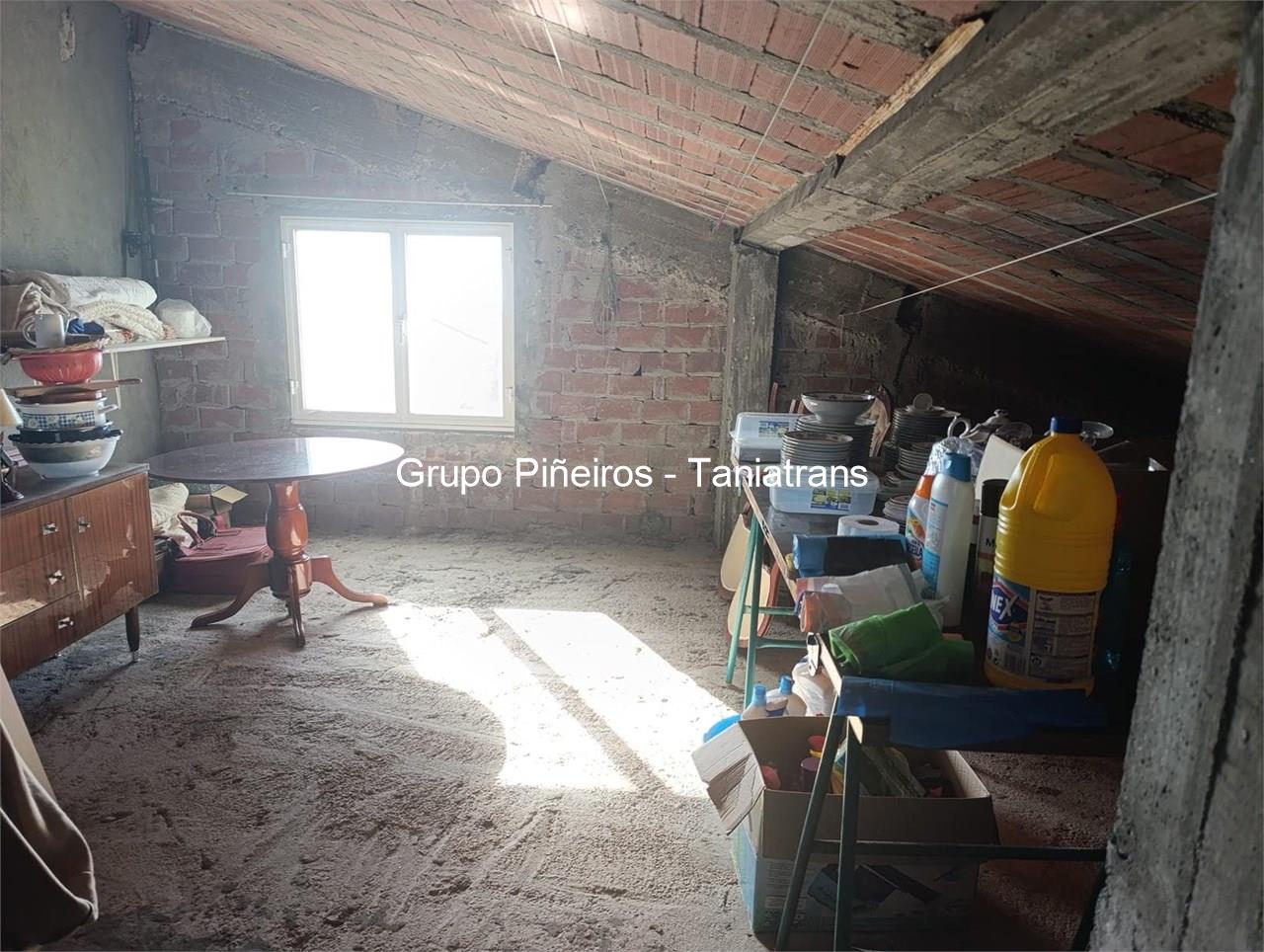 Foto 25 CASA AZUL CON HERMOSAS VISTAS EN LARIÑO - OPORTUNIDAD