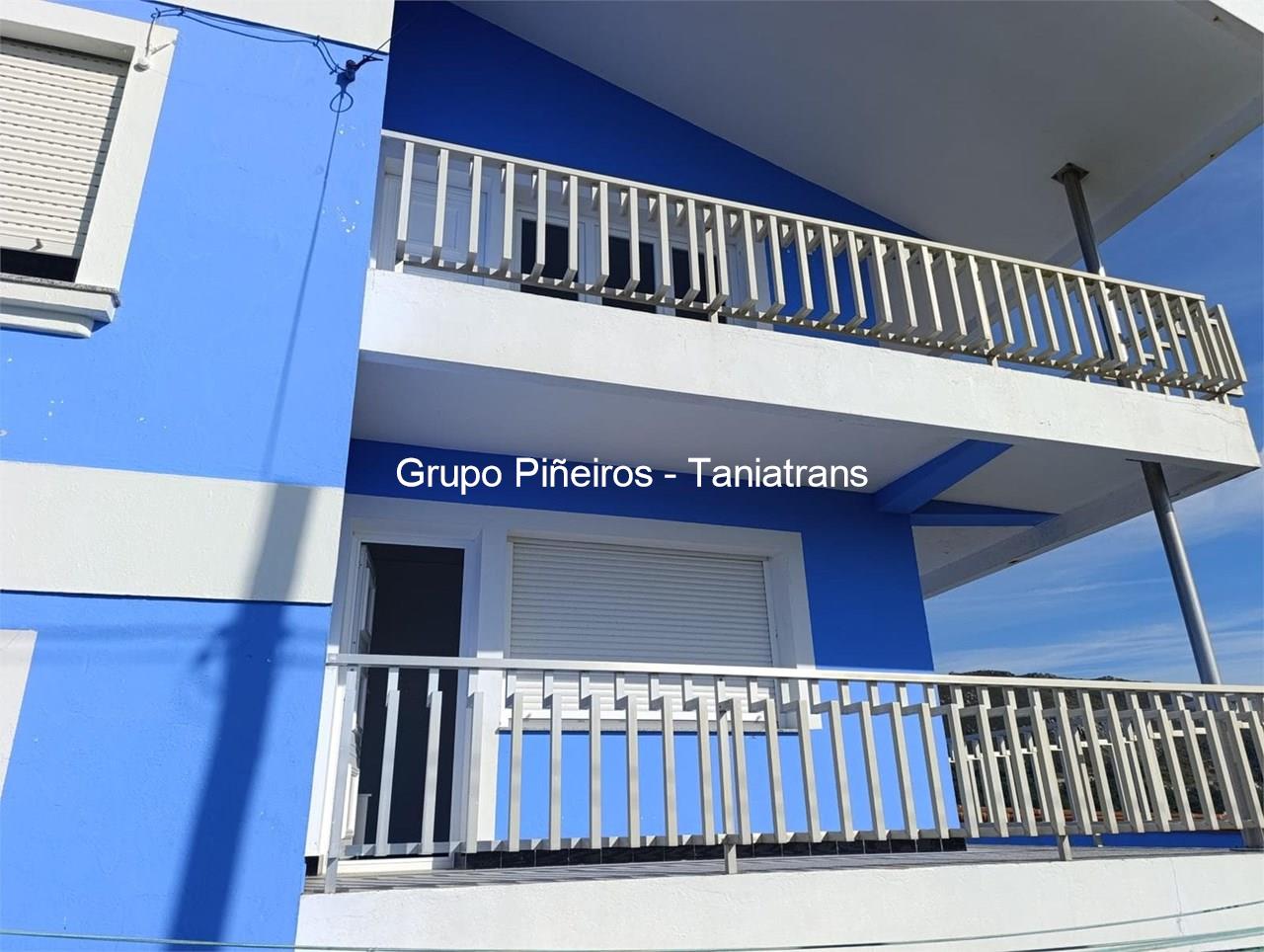 Foto 4 CASA AZUL CON HERMOSAS VISTAS EN LARIÑO - OPORTUNIDAD