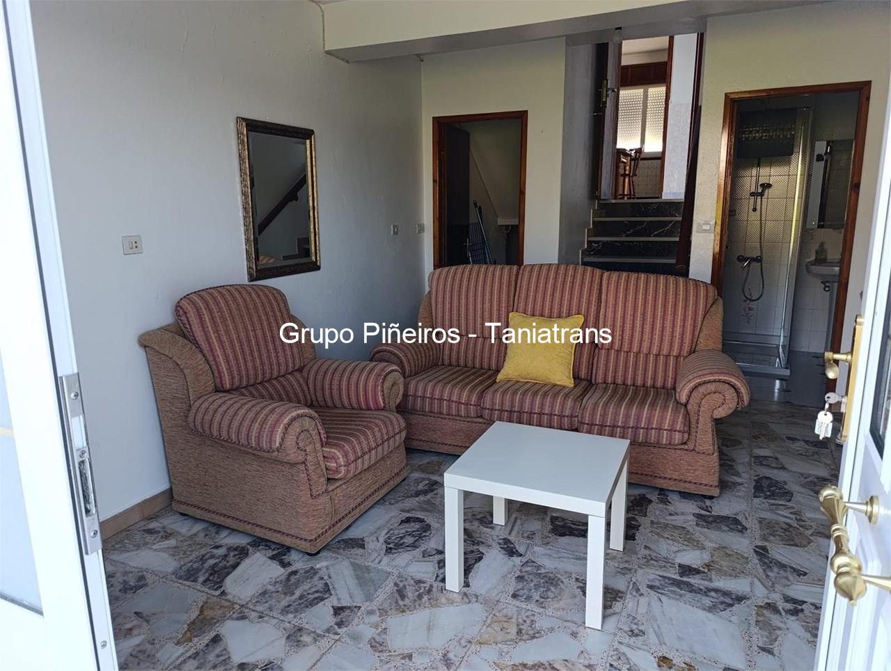 Foto 6 CASA AZUL CON HERMOSAS VISTAS EN LARIÑO - OPORTUNIDAD