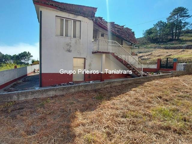 CASA CON TERRENO A REFORMAR EN LIRA, CARNOTA 