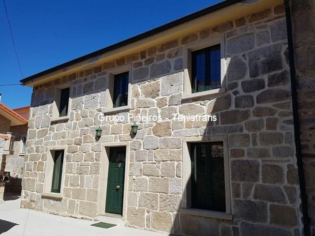 Casa de piedra restaurada en Lariño - Carnota