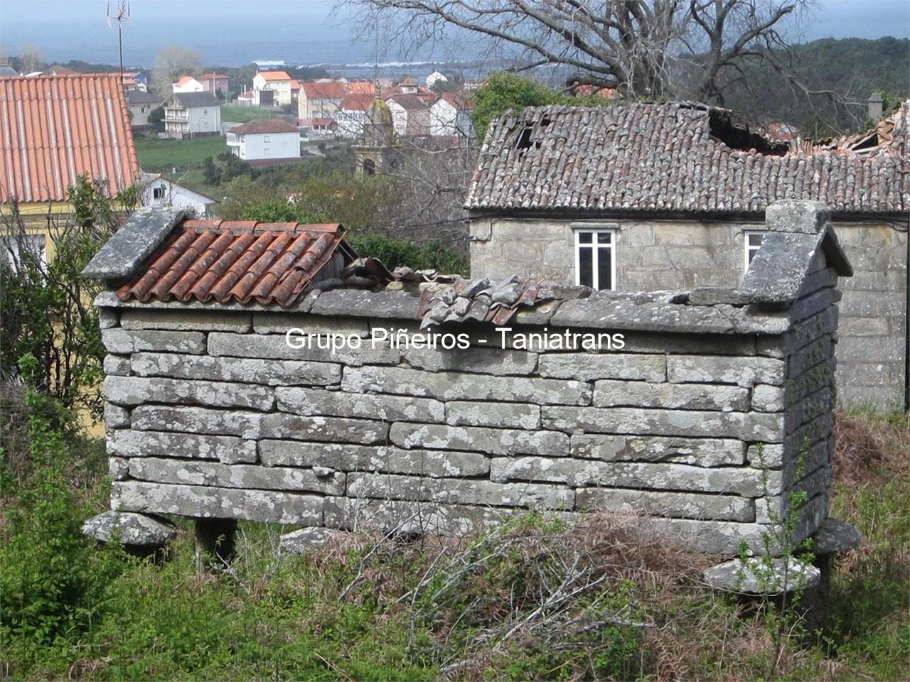 Foto 4 Casa de piedra y pequeña huerta.