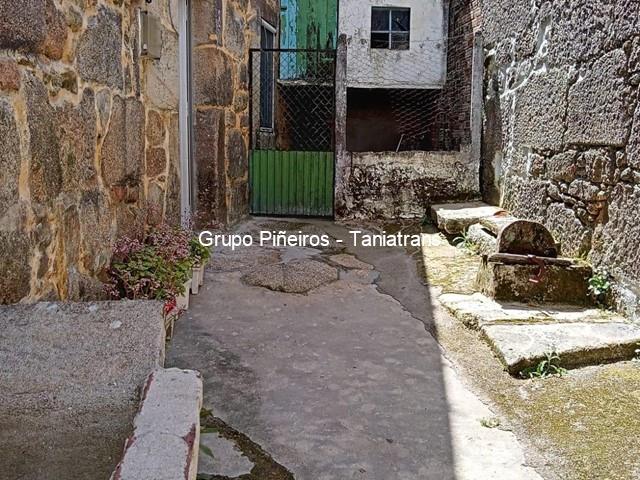 CASA EN BARRIO VILAR, CARNOTA 