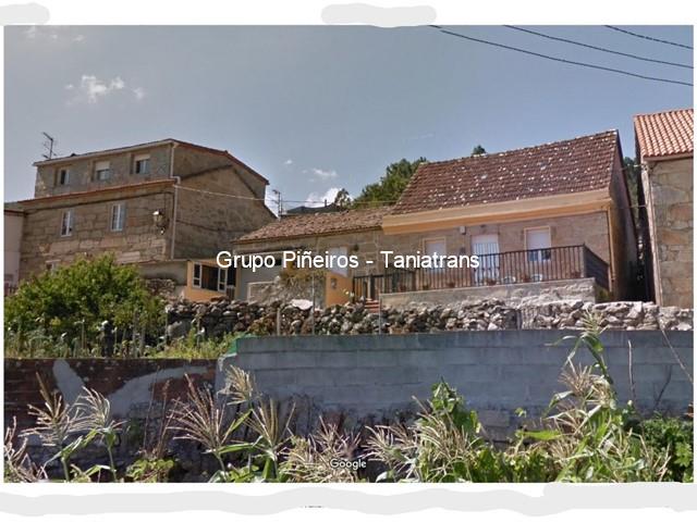 CASA EN SERRES CON TERRAZA DELANTERA Y FINCA RUSTICA TRASERA - Muros