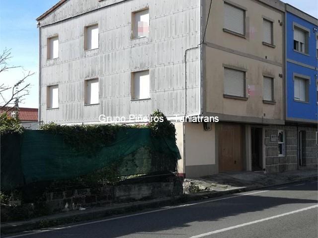 Edificio de dos plantas en Louro - Muros