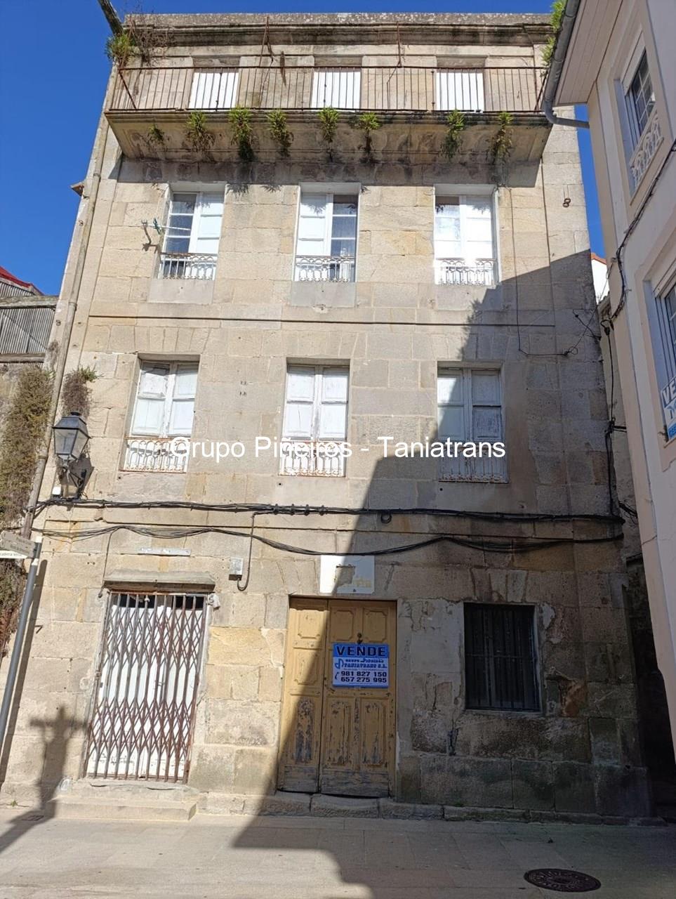 Foto 1 MAJESTUOSA CASA DE PIEDRA SITUADA EN EL CASCO HISTORICO ( PLAZA DEL CRISTO)