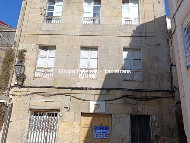 MAJESTUOSA CASA DE PIEDRA SITUADA EN EL CASCO HISTORICO ( PLAZA DEL CRISTO) - Muros