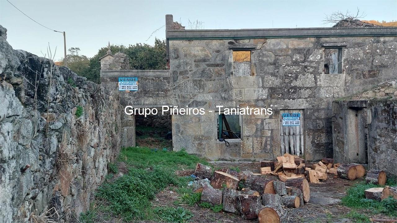 Foto 1 Se venda casa para reforma en Lariño ( Pequeño pazo)