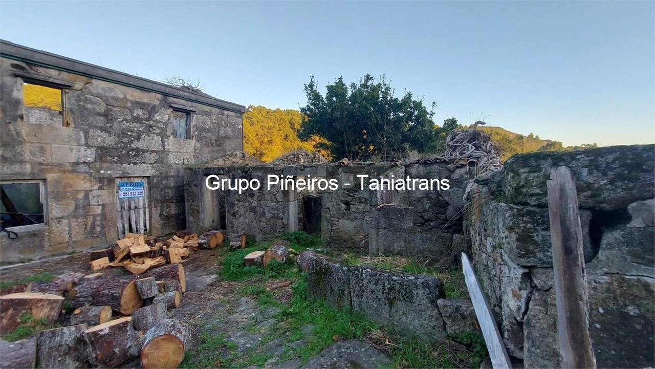 Foto 2 Se venda casa para reforma en Lariño ( Pequeño pazo)