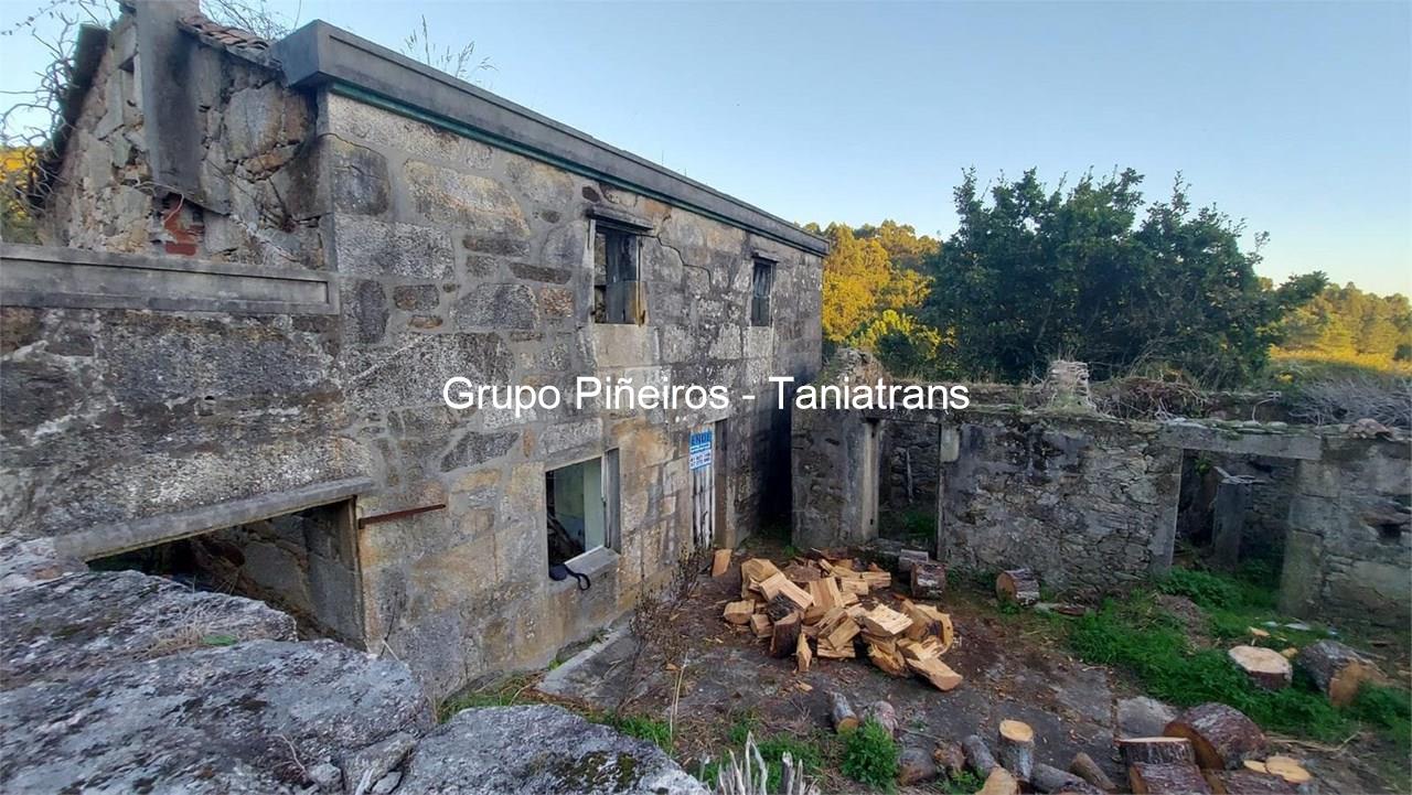 Foto 3 Se venda casa para reforma en Lariño ( Pequeño pazo)