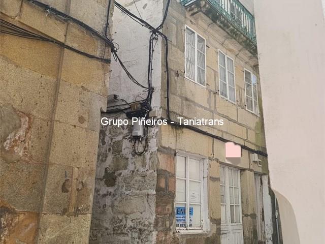 SE VENDE CASA EN EL CASCO HISTORICO, EN LA CALLE ESPERANZA , HACIENDO ESQUINA EN LA PLAZA DEL CRISTO - Muros